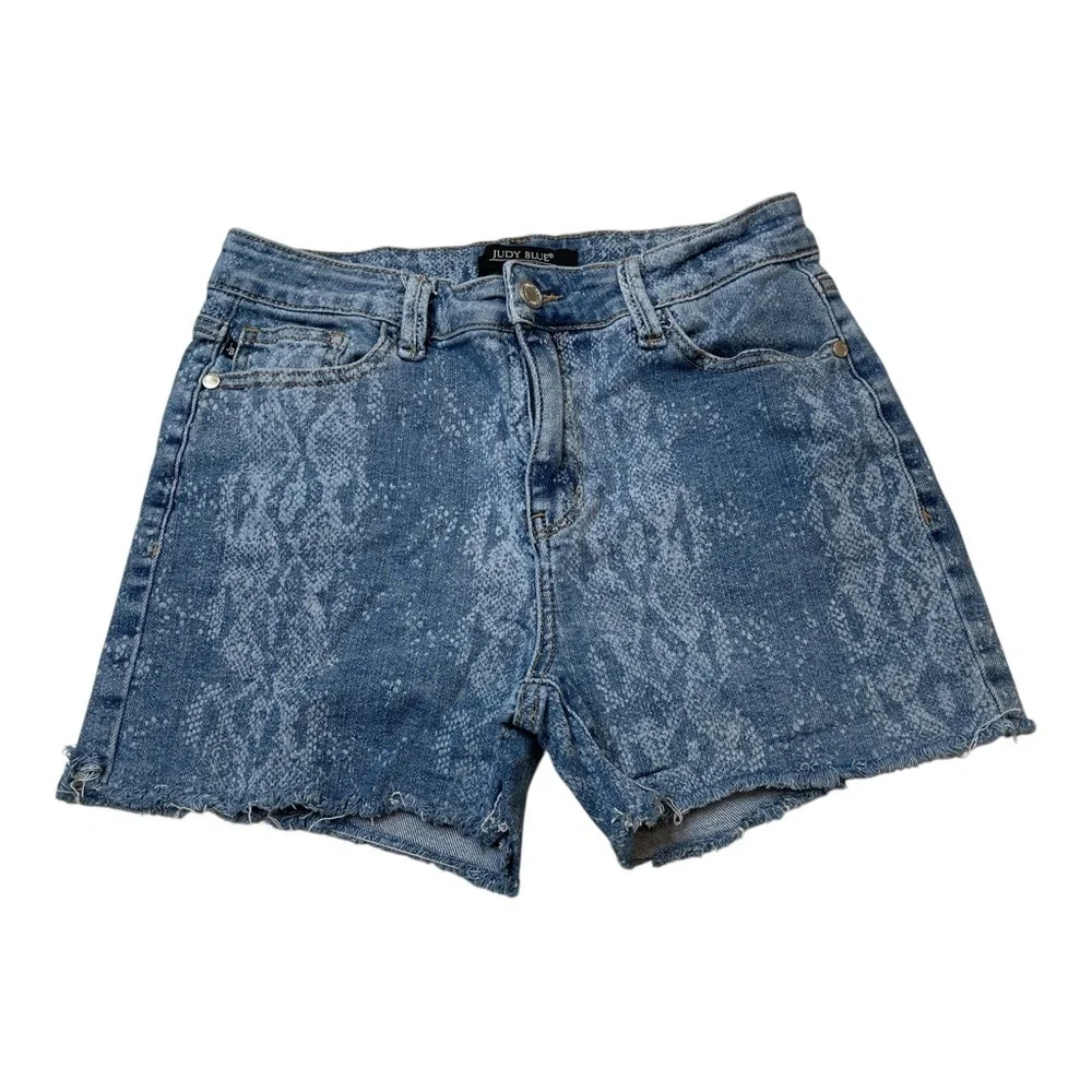 Judy Blue Mid Rise Snake Print Light Wash Blue Denim Jean Shorts Raw Hem Size M